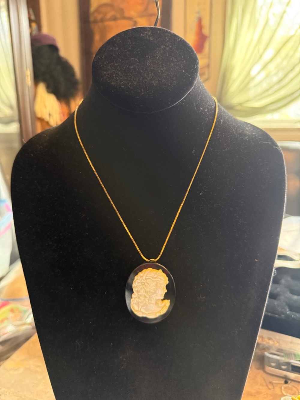 Vintage 1960s vintage cameo brooch-pendant on onyx stone mother of pearl image